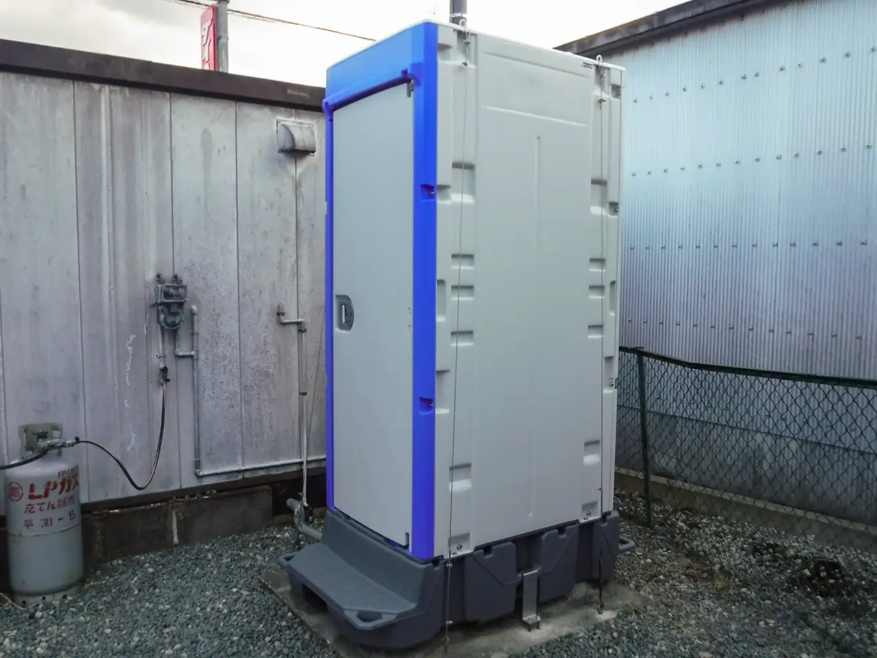 事業所拡大に伴う仮説トイレ増設設置工事