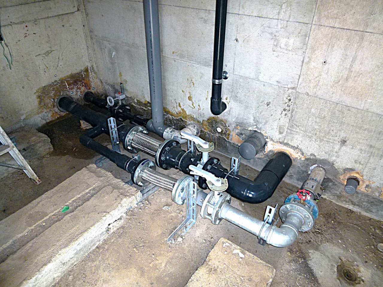 高架水槽まわり給水配管工事